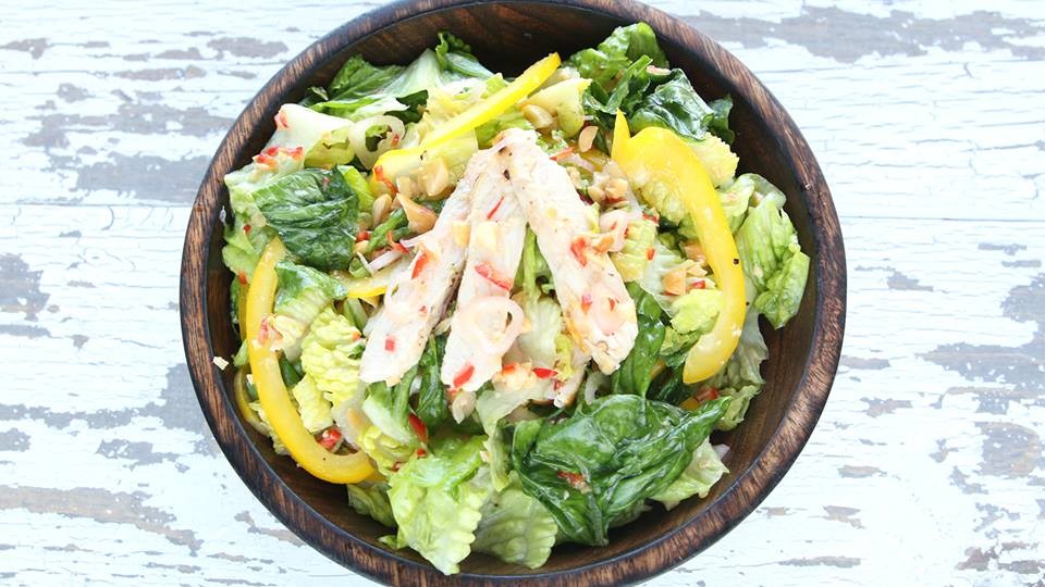 Cách làm salad thịt gà tuyệt ngon kiểu Thái
