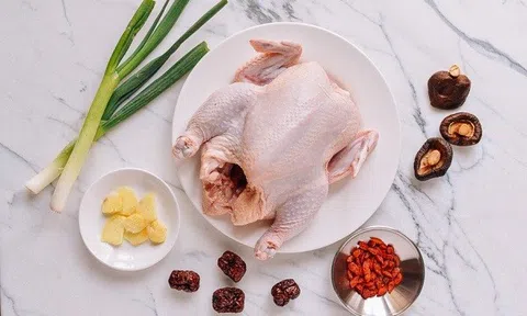 3 bước đơn giản làm xong món canh gà nấu nấm