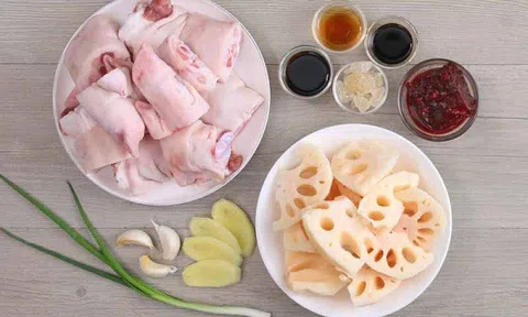 Cách làm món canh chân giò hầm củ sen thơm ngon bổ dưỡng ngày nắng