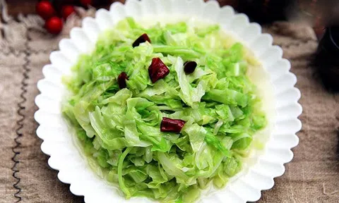 Mẹo xào rau bắp cải chín vừa, xanh mướt không bị ngả vàng