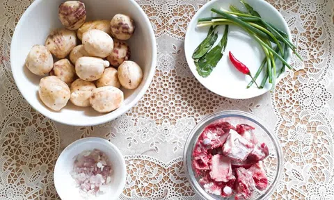 Thời tiết hanh hao, làm ngay món canh khoai sọ nấu sườn chiêu đãi cả nhà