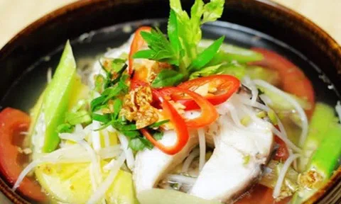 Canh cá trắm dọc mùng cho bữa cơm gia đình thêm vị