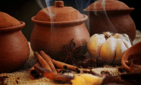 Mẹo sử dụng nồi đất cực bền, tốt cho sức khỏe mà nấu ăn lại ngon