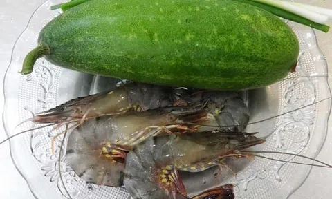 10 phút xong ngay canh bí đao nấu tôm tươi "giải nhiệt" ngày hè