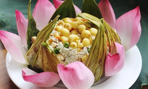 Đậm đà hương vị với cơm hấp lá sen chuẩn xứ Huế