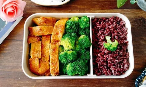 Cách làm cơm hộp ăn trưa văn phòng vừa no lại giúp giảm cân