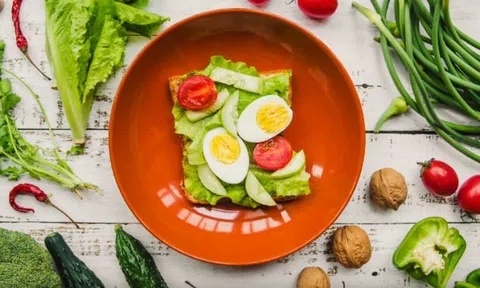 7 công thức cho bữa sáng ít calo, thoải mái ăn mà không sợ béo