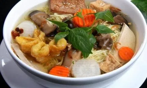 Làm nhanh hủ tiếu chay vị đậm đà cho bữa sáng bận rộn