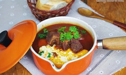 Bật mí cách làm bò hầm kiểu Hungari thơm ngon đúng điệu