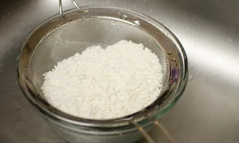 Cách nấu cơm nấm sốt thịt heo đậm đà, ngon cơm