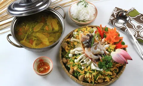 Ngon khó cưỡng với hương vị lẩu hoa đồng nội