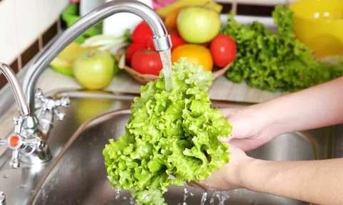 Rửa rau sạch, diệt 99% vi khuẩn nhờ mẹo vặt này
