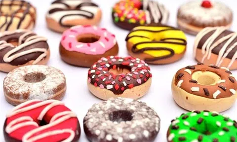 Ngọt ngào với chiếc bánh Donut nhiều màu sắc, kích thích vị giác