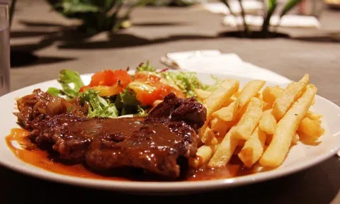 Cách làm món bò nướng khoai tây đãi cả nhà trong dịp quan trọng