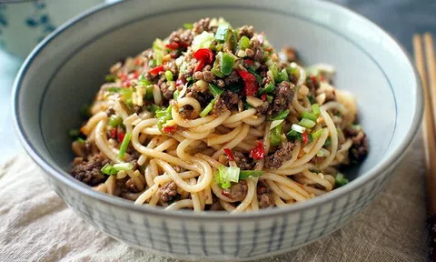 Mẹo nấu mì trộn bò băm nhanh thần tốc cho người bận rộn