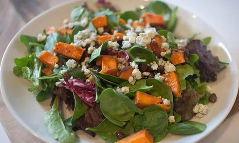 Salad khoai lang - món ngon tốt cho sức khỏe