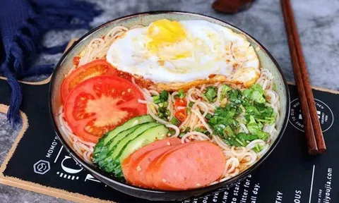 Bữa ăn nhẹ với món mì trộn chua cay hấp dẫn khó quên