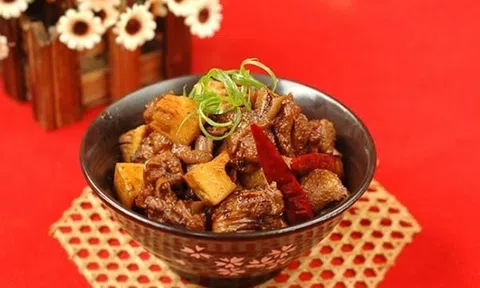 Vịt kho măng khô hấp dẫn ngày mát trời