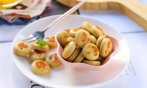 Cách làm bánh chuối mini ăn vặt lạ miệng cho bé