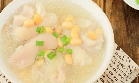 Cách làm canh móng giò hầm đậu trắng thơm ngon, bổ dưỡng