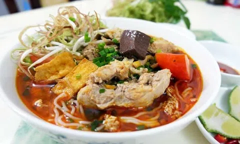 Làm bún thịt heo với riêu cua đậm đà cho ngày cuối tuần