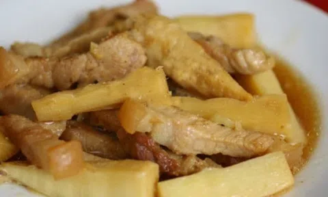 Cách làm thịt ba chỉ kho măng chua thơm ngon