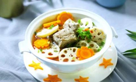 Canh củ sen hầm sườn non ngọt lịm cho ngày hè thanh mát