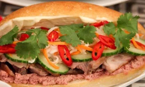 10 phút xong ngay bữa sáng với bánh mì pate thập cẩm