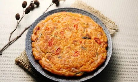 Khéo tay làm bánh kim chi Hàn Quốc nóng hổi đổi vị cho cả nhà