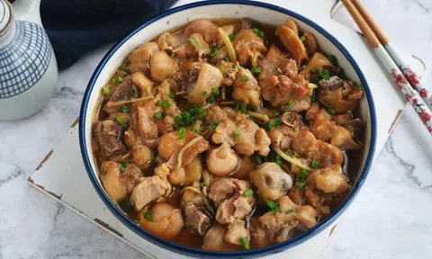 Gà hấp nấm thơm phức đậm đà cho bữa tối