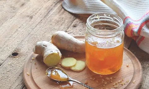 Vì sao nên bắt đầu bữa sáng với trà, mứt gừng?