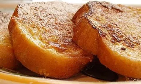 Cách rán bánh mì thơm ngon, không dính mỡ