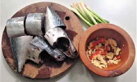 Cách làm món cá ngừ kho tỏi ớt đậm đà đưa cơm