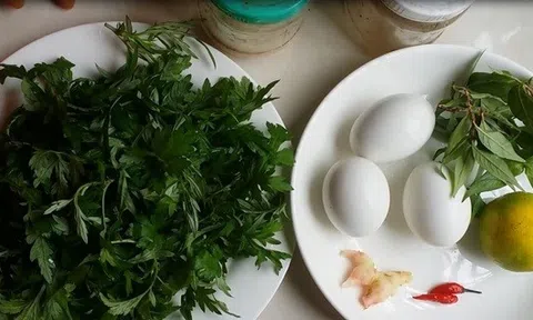 Trứng vịt lộn hầm ngải cứu: Món ngon chữa chứng đau đầu kinh niên