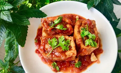 Đổi món đậu hũ thịt sốt cà chua cho bữa cơm thêm tròn vị