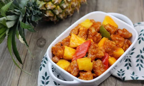 Gà giòn sốt dứa khiến cả nhà ăn mãi không chán