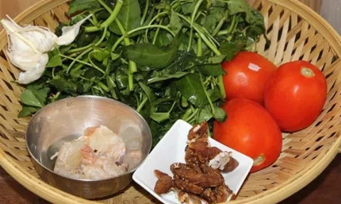 Canh chua rau muống nấu tôm