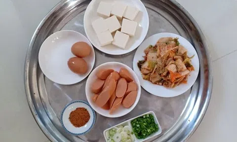 Cách nấu canh kim chi xúc xích đúng chuẩn Hàn Quốc