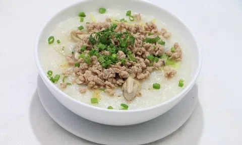 Cách nấu cháo thịt bò bằm, nước xương heo ngon chuẩn vị
