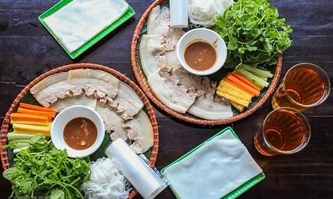 Bánh tráng cuốn thịt heo chiêu đãi cả nhà ngày cuối tuần