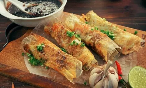 Đổi vị cho cả nhà với bánh tráng nướng mắm ruốc đơn giản mà hấp dẫn