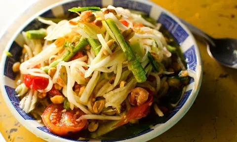 Món gỏi đu đủ chua cay mặn ngọt kiểu Thái giòn ngon hấp dẫn