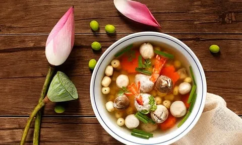 Cách làm canh tôm mọc hạt sen giúp tiêu nhiệt, cải thiện giấc ngủ