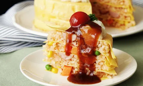 Cách làm món Omurice - cơm cuộn trứng kiểu Nhật