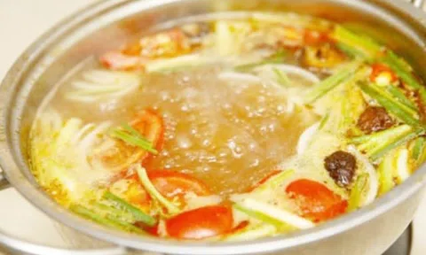 Cách làm món canh chua hải sản ăn là mê