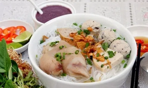 Cách nấu bún mọc chân giò đơn giản nhất