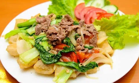Cách làm phở chiên phồng giòn ngon, lạ miệng