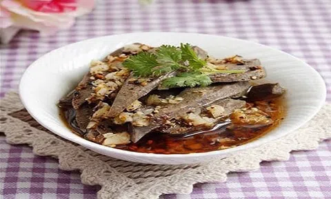 Cách làm gan lợn sốt tỏi cay ngon khó cưỡng