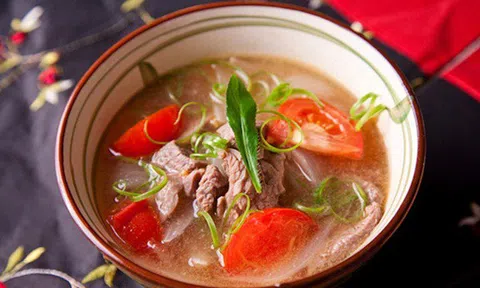 Cách nấu canh sườn chua đơn giản, thanh mát