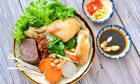 Cách nấu bánh canh gà đậm đà, bổ dưỡng cho người mới ốm dậy